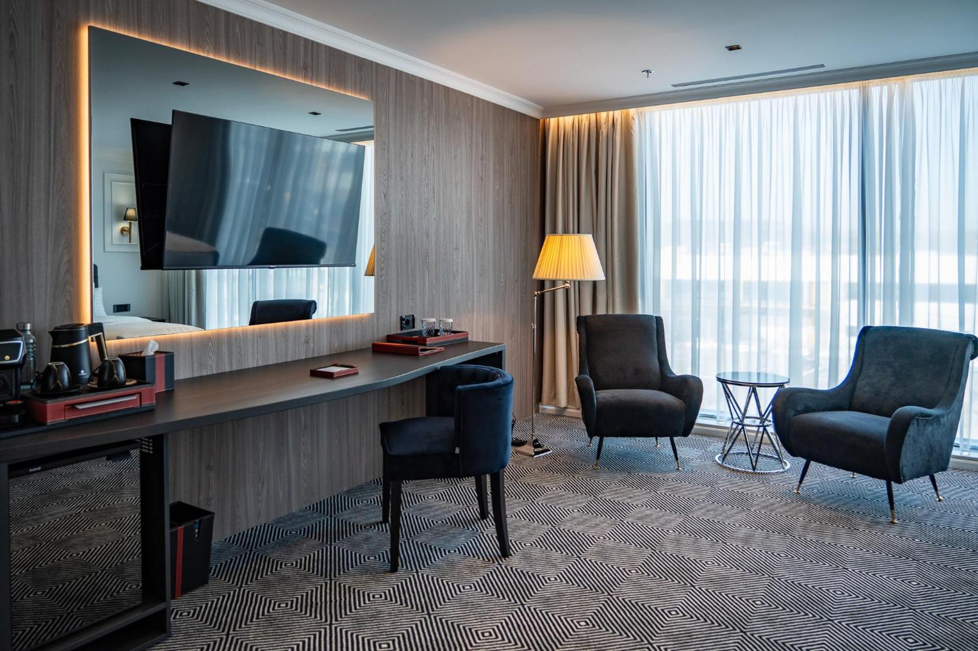 Sky Airport Hotel Cluj Napoca Bagian luar foto