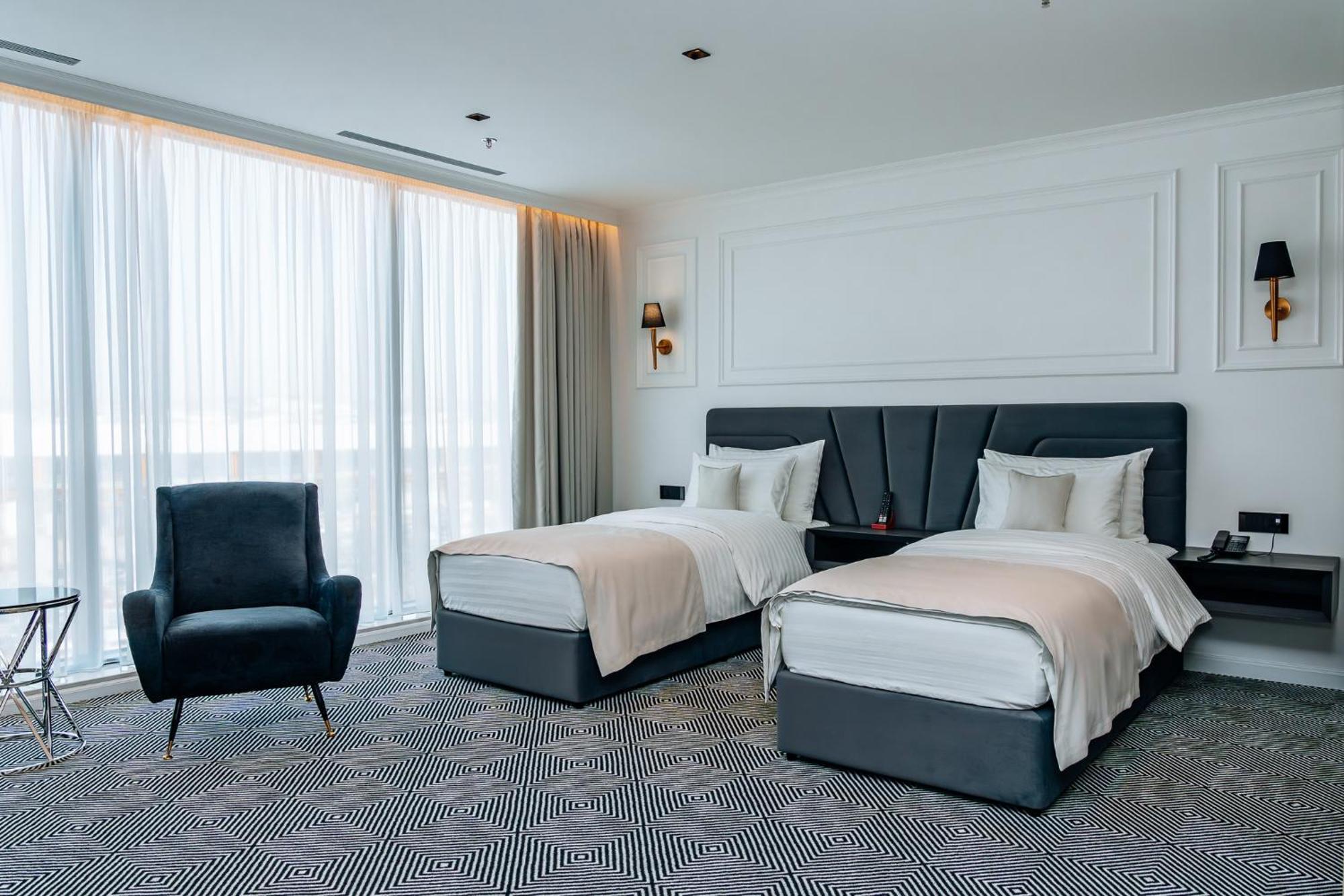 Sky Airport Hotel Cluj Napoca Bagian luar foto