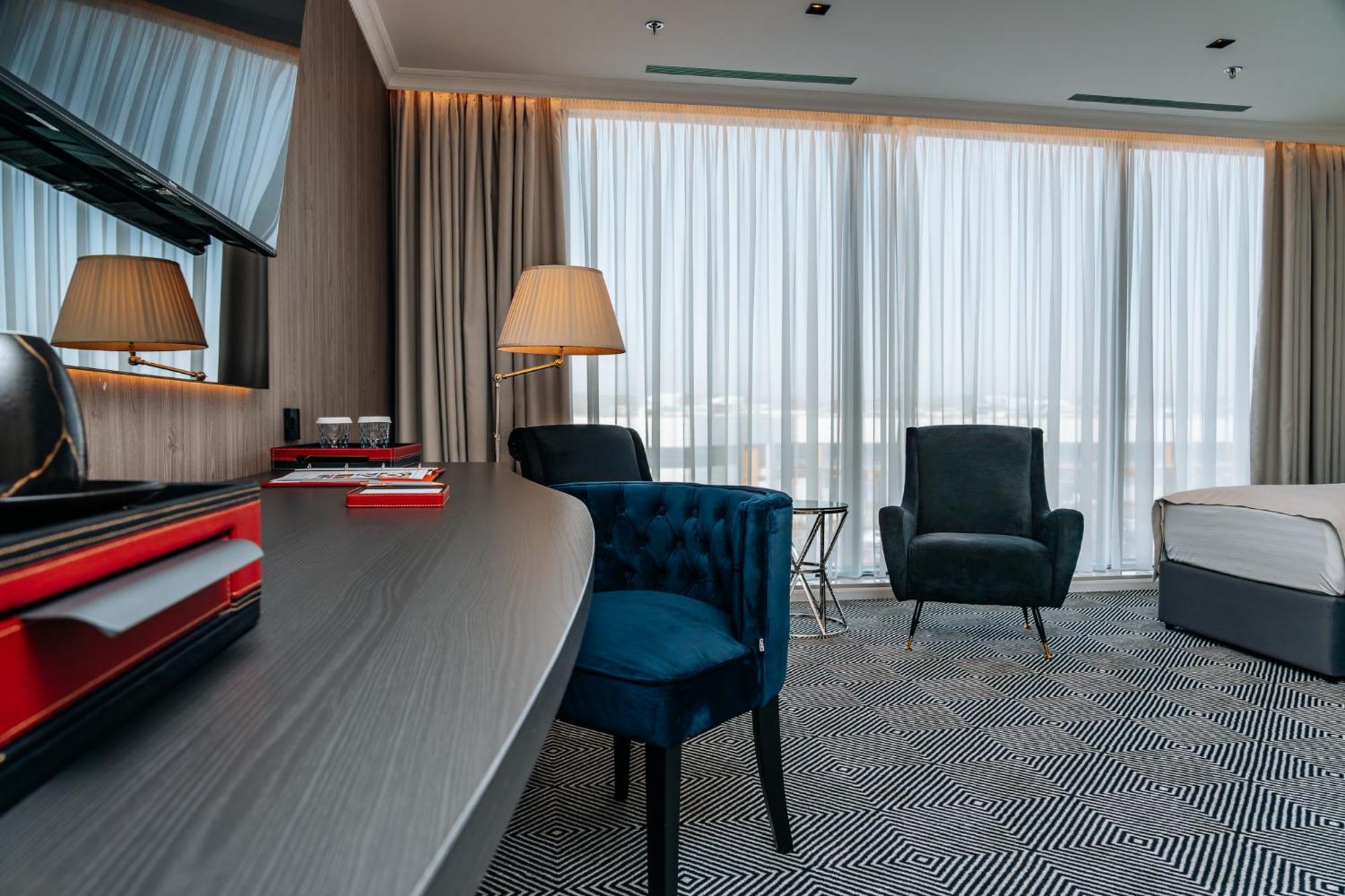 Sky Airport Hotel Cluj Napoca Bagian luar foto